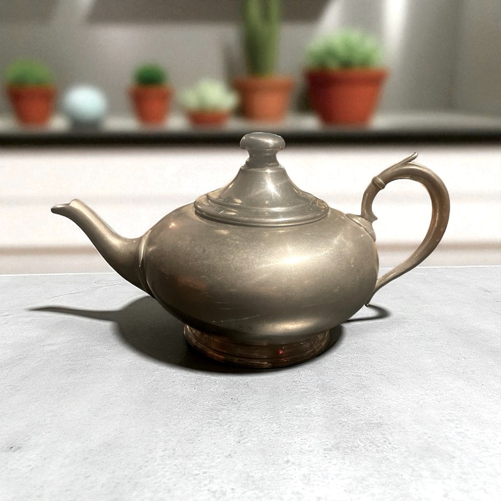 Elegant William Roberts Italian Pewter Vintage Teapot!  Made in Italy 95% 🇮🇹